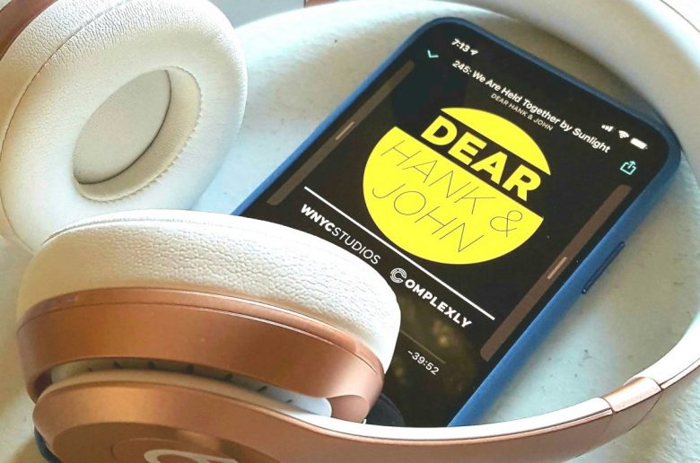 10 Bookish Podcasts to Listen to Now